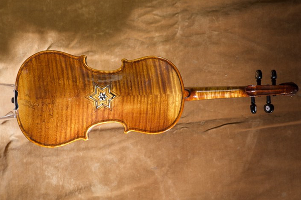 8 The Klezmer violin (Eastern Europe)