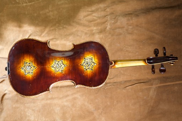 10 The Klezmer violin with Three Stars of David