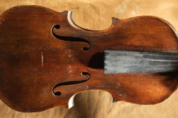 13 The Moshe Amiran Violin, Chile