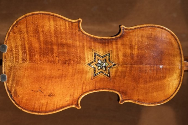 16 The Bielski Violin