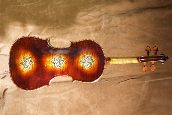 22 The Klezmer Violin with 3 Stars of David