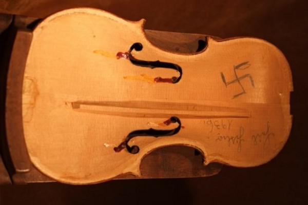 34 The Heil Hitler violin