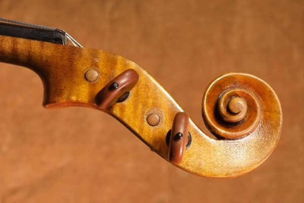 97 The Shanghai violin