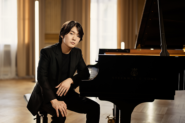 Seong-jin Cho, piano